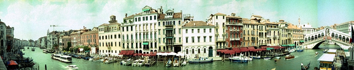 Скинали. Панорамное фото Венеции.